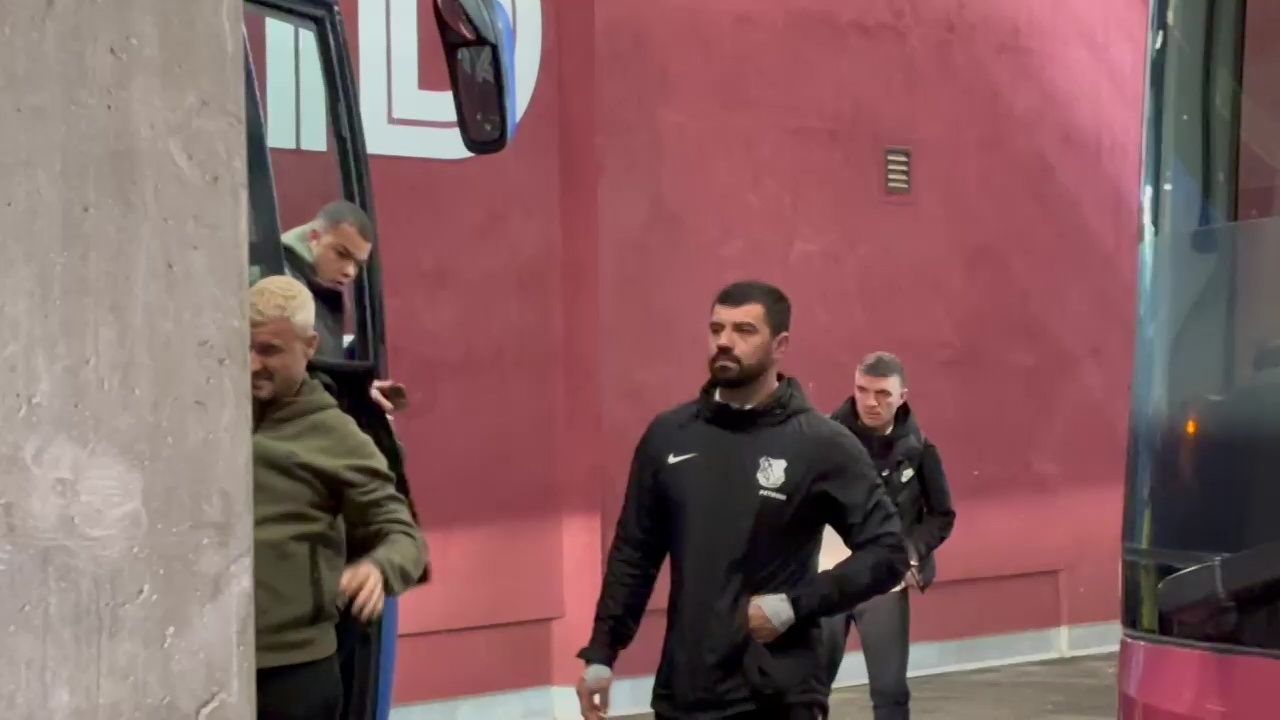 Transformare spectaculoasă de look pentru Constantin Budescu! Cum a apărut înainte de Rapid - Farul_6