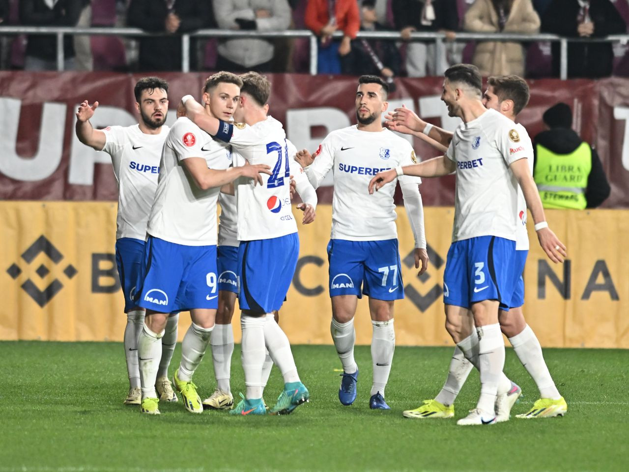 Lecția lui Hagi și jucătorul pe care Iordănescu e obligat să-l vadă. Trei idei după Rapid - Farul 1-2, meciul care-i poate lăsa pe giuleșteni fără șanse la titlu_3