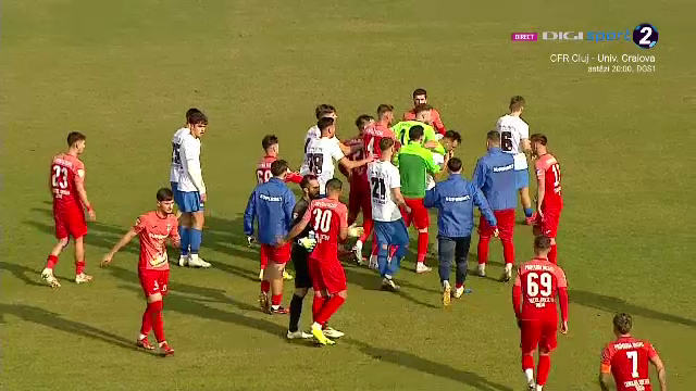 Gloria Buzău nu a avut milă de Viitorul Târgu Jiu! Tensiuni la finalul meciului. Andrei Prepeliță, intervenție în forță_11