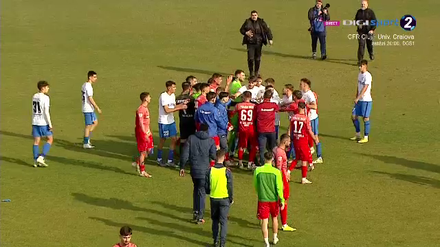 Teren IMPOSIBIL pentru FCSB! Cum arata gazonul de la Pitesti dupa ce a nins toata ziua_7