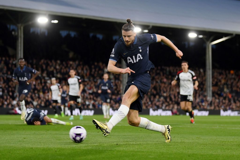 Titularizare cu ghinion pentru Radu Drăgușin! Tottenham, distrusă de Fulham, &icirc;n Premier League&nbsp;