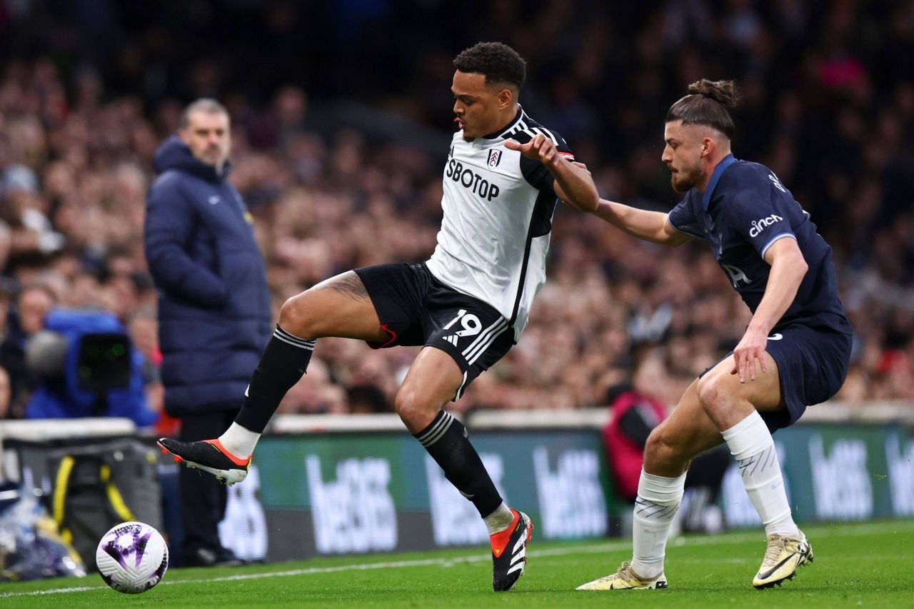 „Comic!” Presa și fanii s-au întors împotriva lui Radu Drăgușin, după dezastrul cu Fulham: a plouat cu note de 4 și 5_4