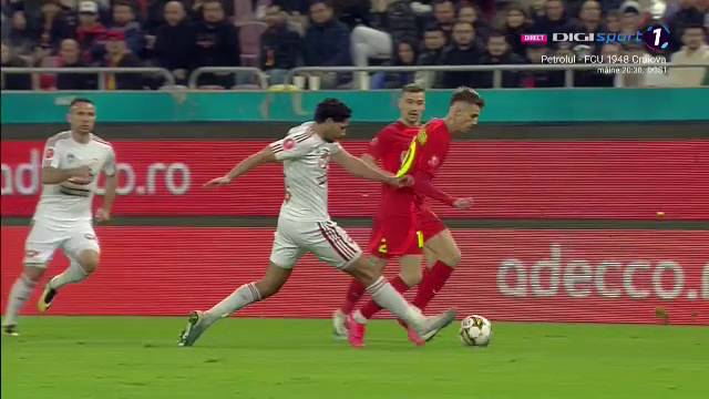 Auch! Darius Olaru i-a aplicat o lovitură dură lui Tavi Popescu în FCSB - Sepsi OSK_3