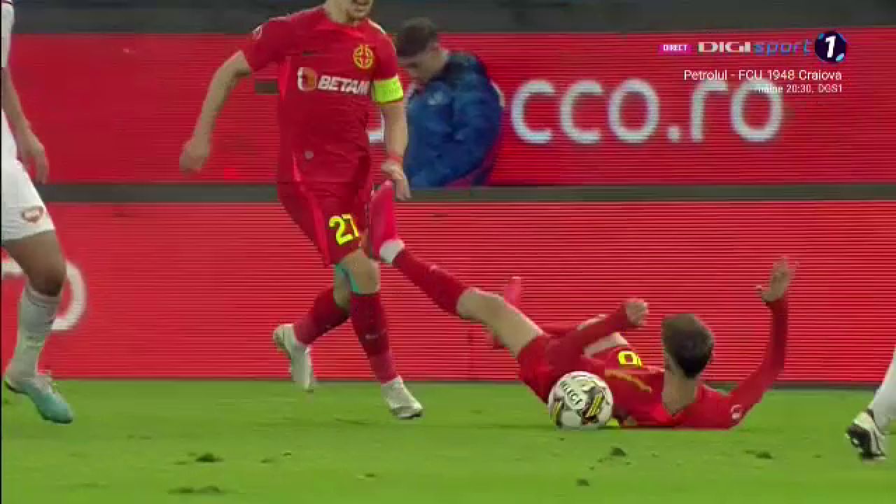 Auch! Darius Olaru i-a aplicat o lovitură dură lui Tavi Popescu în FCSB - Sepsi OSK_4