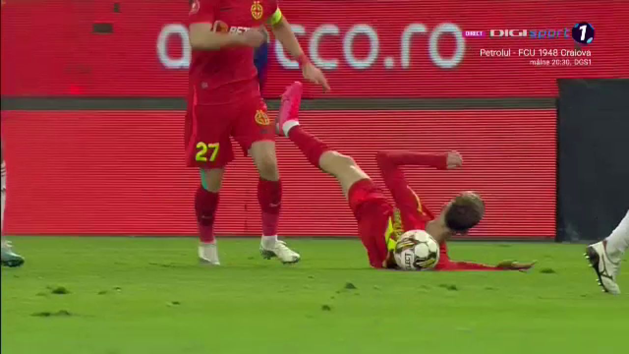 Auch! Darius Olaru i-a aplicat o lovitură dură lui Tavi Popescu în FCSB - Sepsi OSK_5