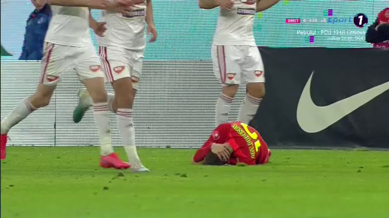 Auch! Darius Olaru i-a aplicat o lovitură dură lui Tavi Popescu în FCSB - Sepsi OSK_17