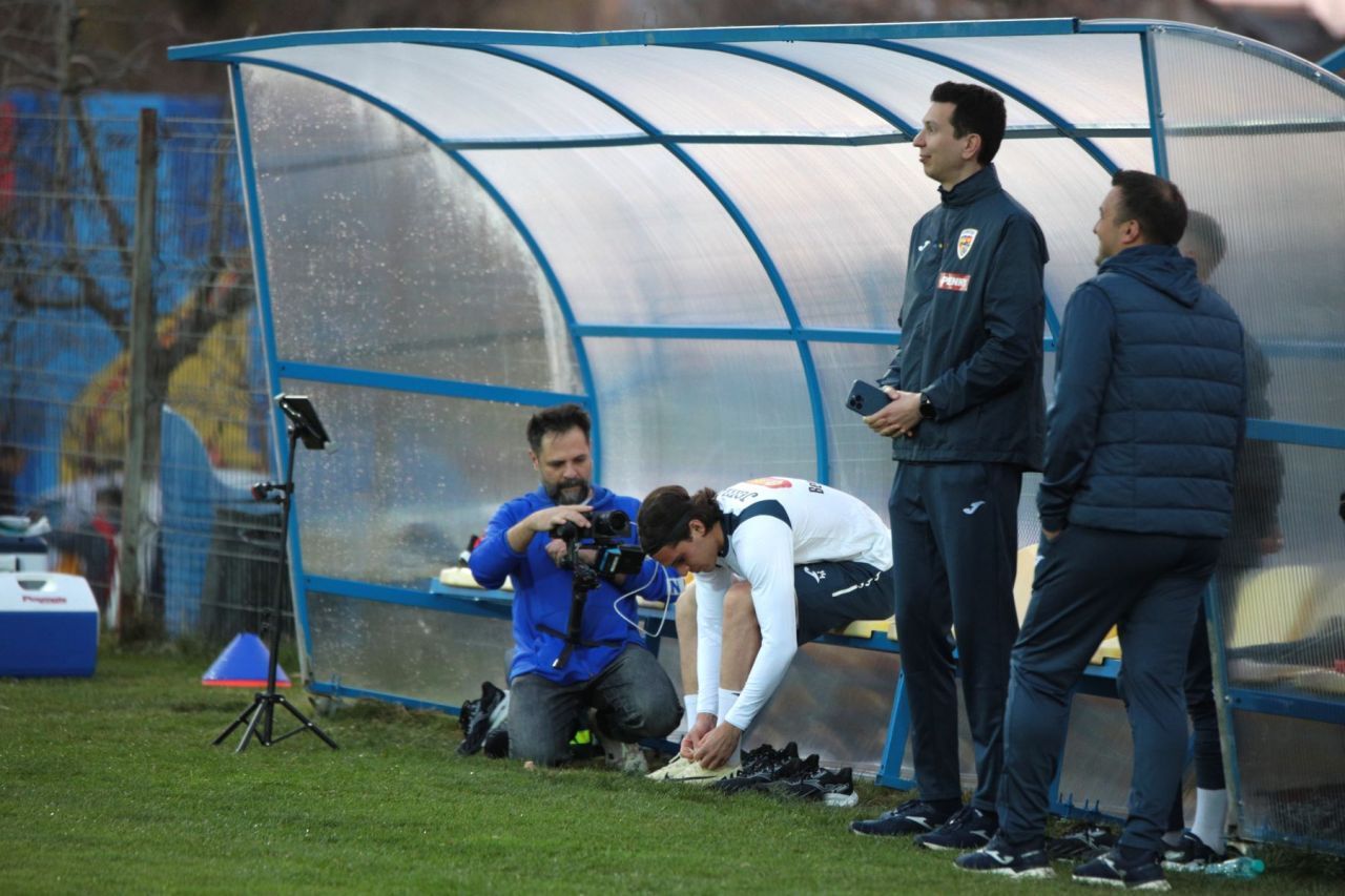 Ajutoare din Asia pentru Edi Iordănescu și