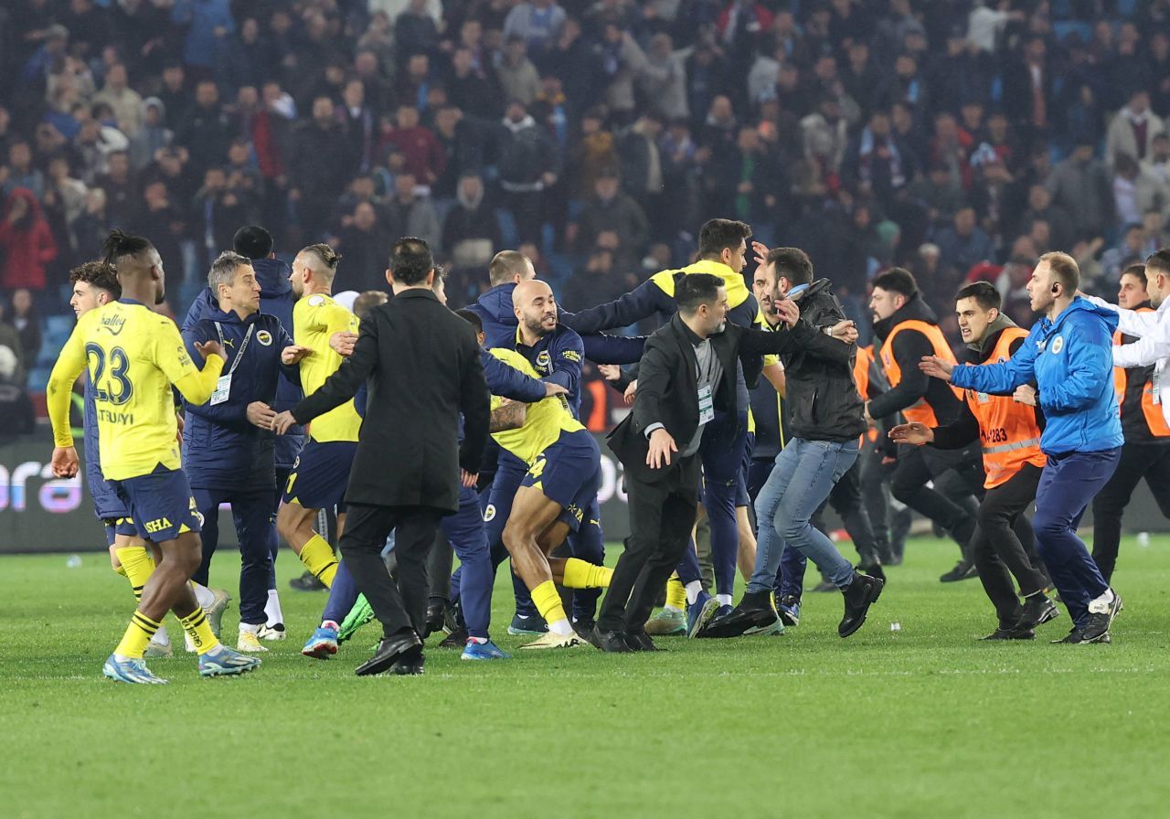 Anunțul făcut de conducerea clubului Fenerbahce după bătaia generală de la finalul meciului cu Trabzonspor_8