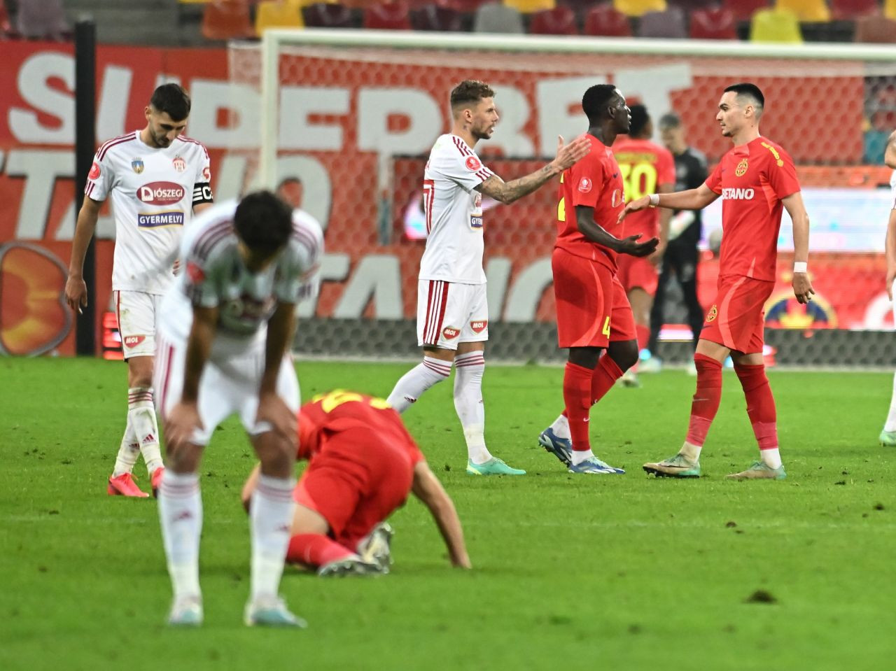 Cei mai buni mijlocași ai primei etape din play-off/out vin din zona inferioadă a clasamentului. Doar un jucător de la FCSB