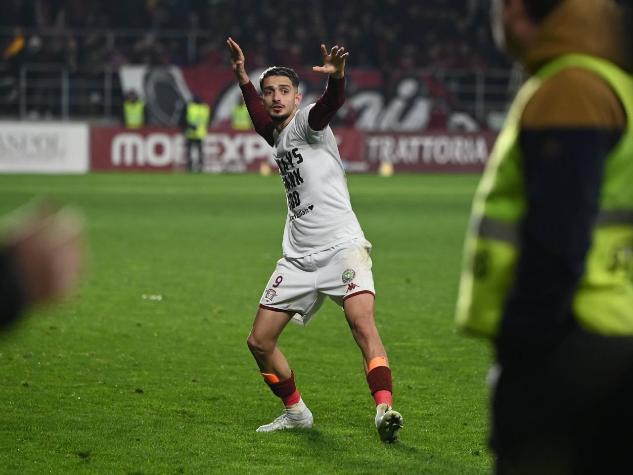 Transfer stelar pentru Rrahmani și Rapid! Ce scriu portughezii despre vârful care a marcat „de s-a plictisit” în România_2