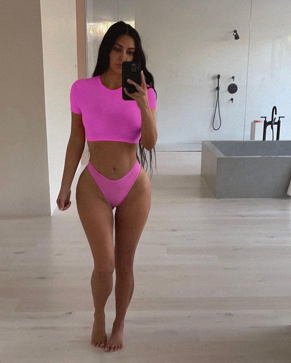Cel mai sexy model de pe Instagram și-a luat bilete la EURO 2024! La ce meciuri va fi prezentă Kim Kardashian_85