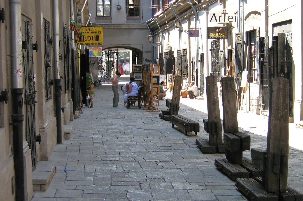 Ilie Dumitrescu își vinde