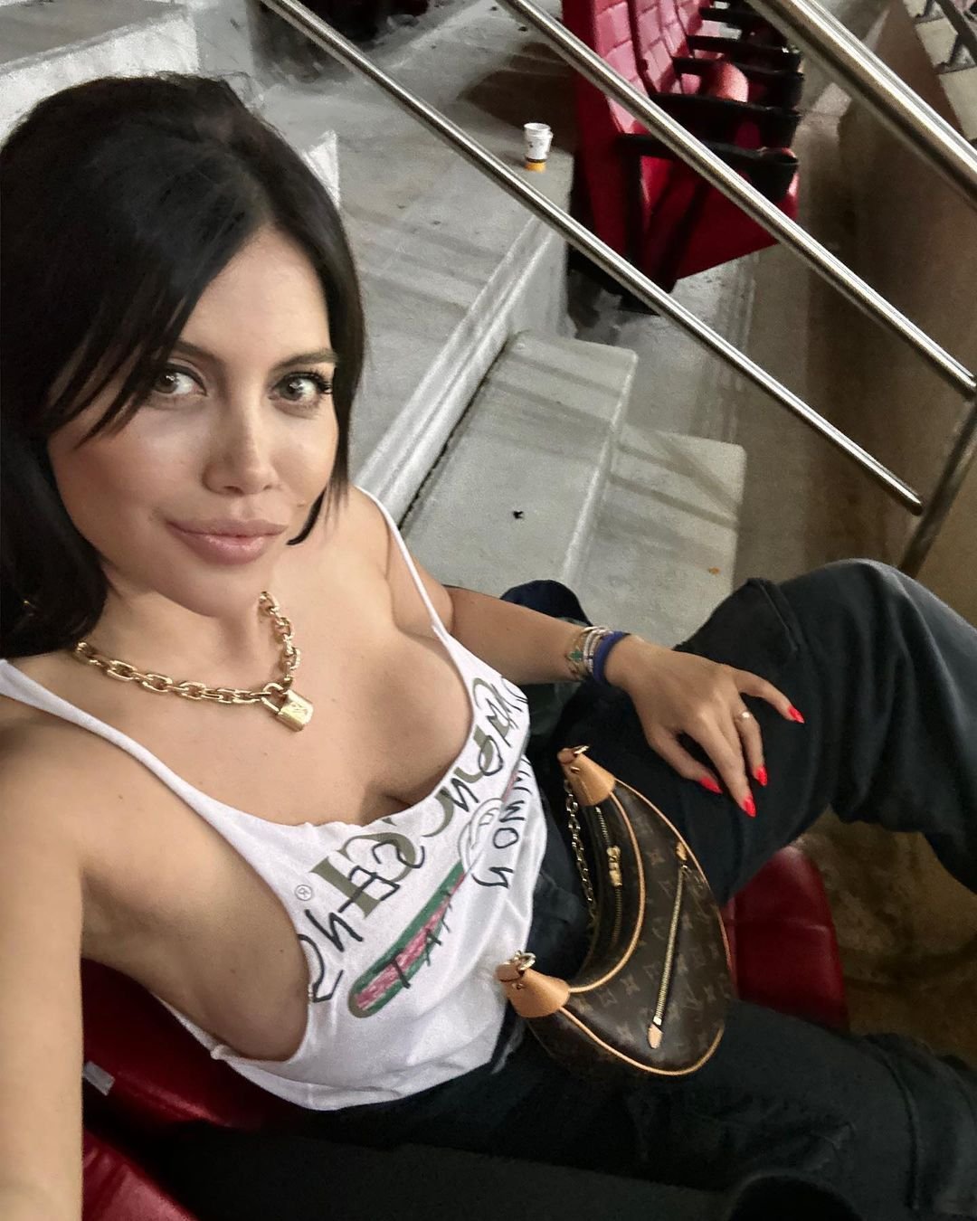 A urcat în ringul de box în cea mai excentrică ținută, iar secvențele sunt încendiare. Cum s-a lăsat filmată Wanda Nara_72