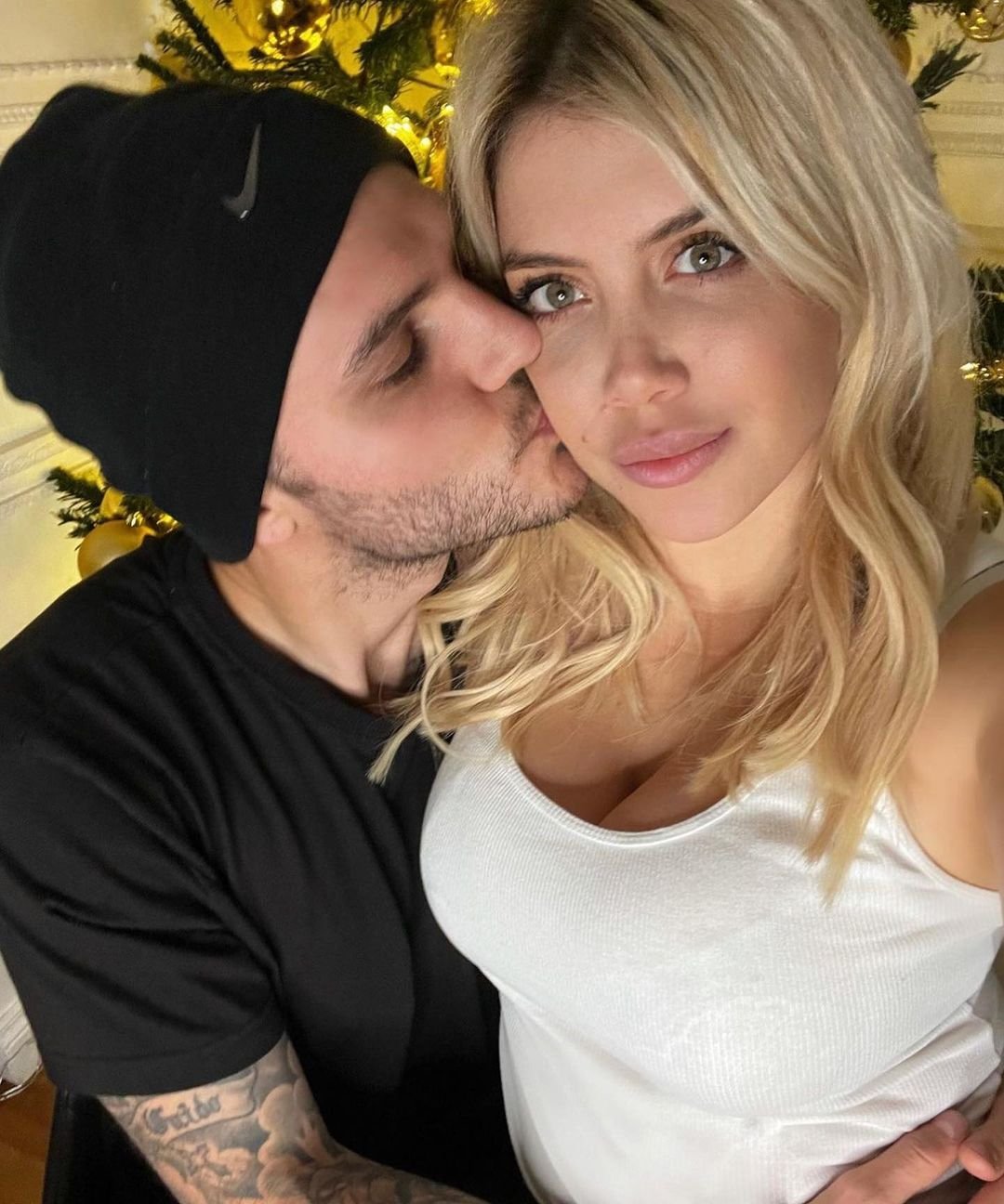 A urcat în ringul de box în cea mai excentrică ținută, iar secvențele sunt încendiare. Cum s-a lăsat filmată Wanda Nara_103