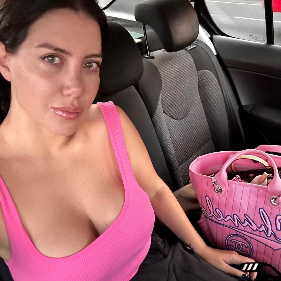 A urcat în ringul de box în cea mai excentrică ținută, iar secvențele sunt încendiare. Cum s-a lăsat filmată Wanda Nara_112