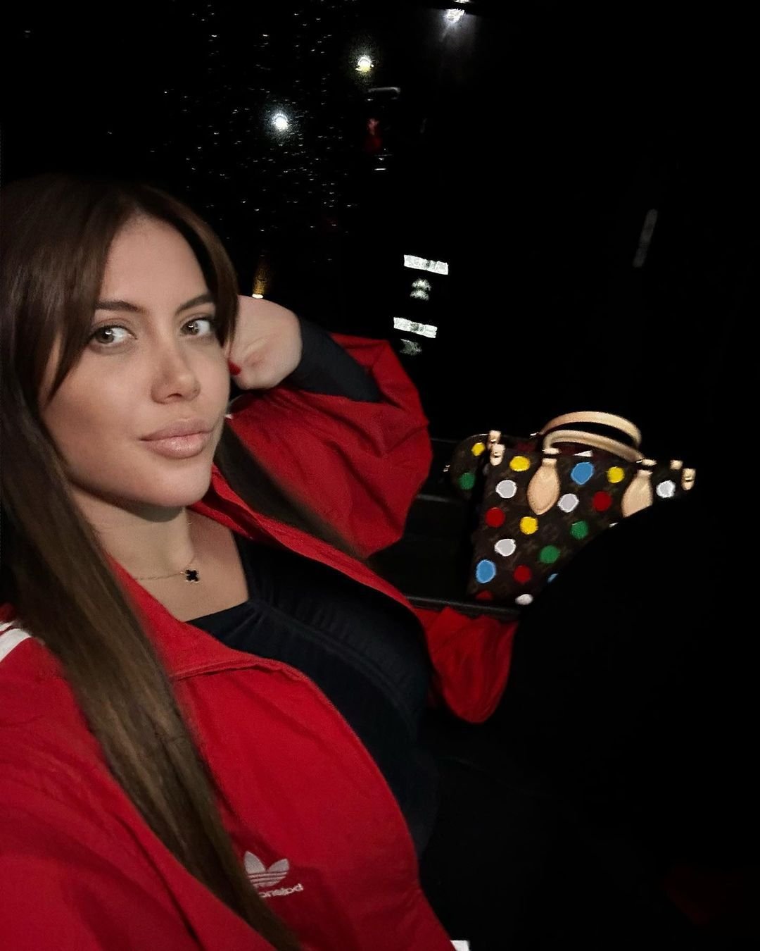 A urcat în ringul de box în cea mai excentrică ținută, iar secvențele sunt încendiare. Cum s-a lăsat filmată Wanda Nara_129