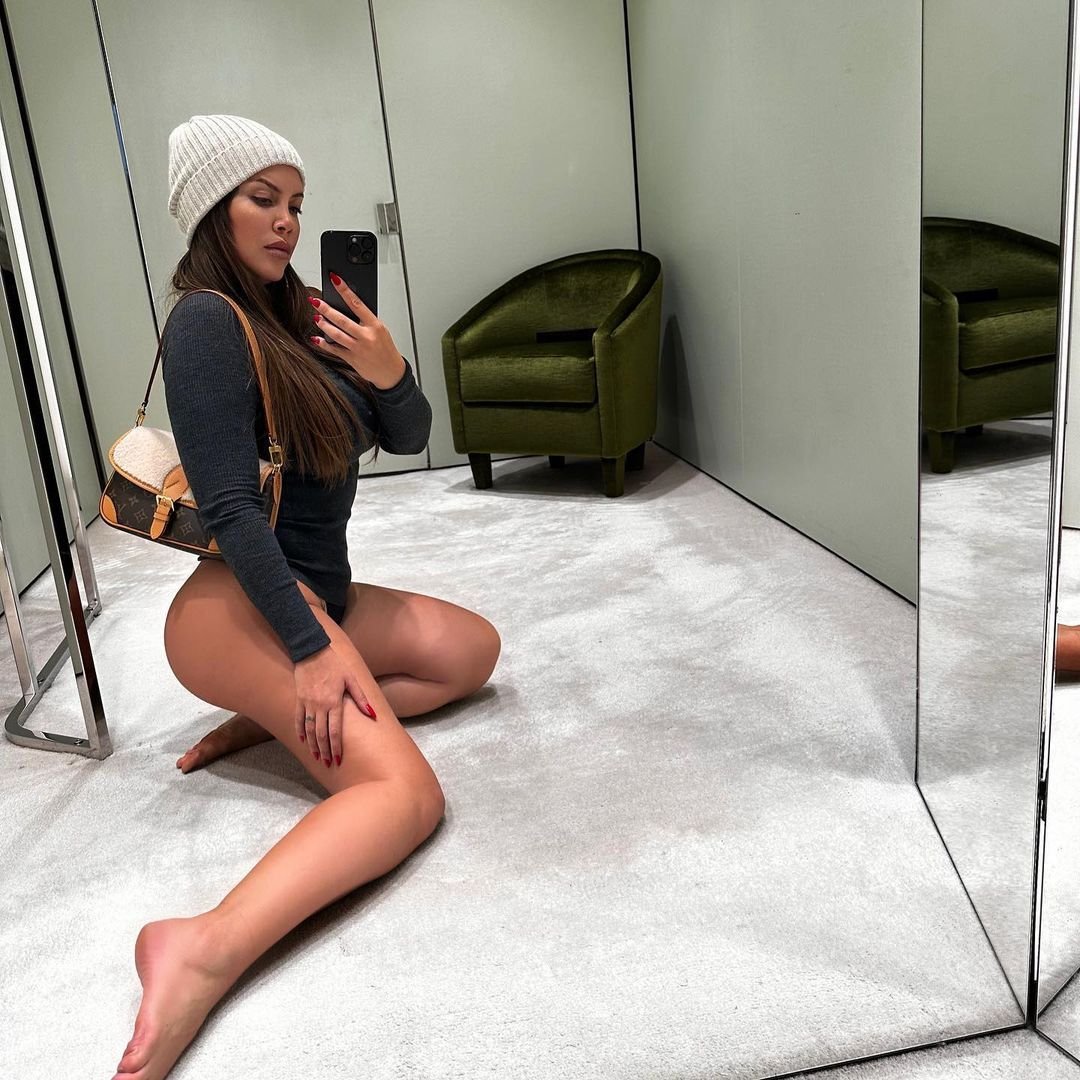 A urcat în ringul de box în cea mai excentrică ținută, iar secvențele sunt încendiare. Cum s-a lăsat filmată Wanda Nara_131