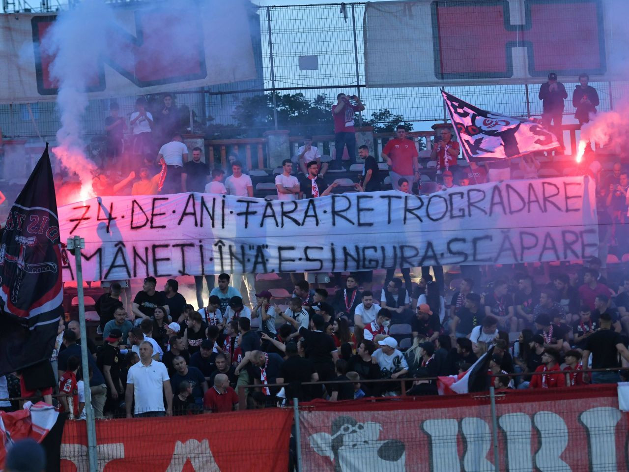 Dinamo este bună de plată! C&acirc;t costă daunele cauzate de suporteri din Dinamo - UTA Arad 1-0