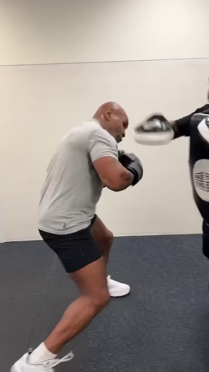 Ca la 20 de ani! Mike Tyson se pregătește ca un spartan pentru ultimul meci al carierei_3