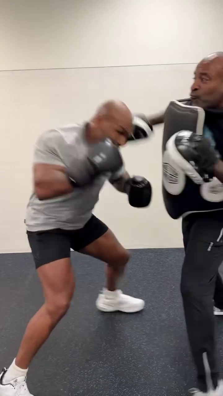 Ca la 20 de ani! Mike Tyson se pregătește ca un spartan pentru ultimul meci al carierei_4