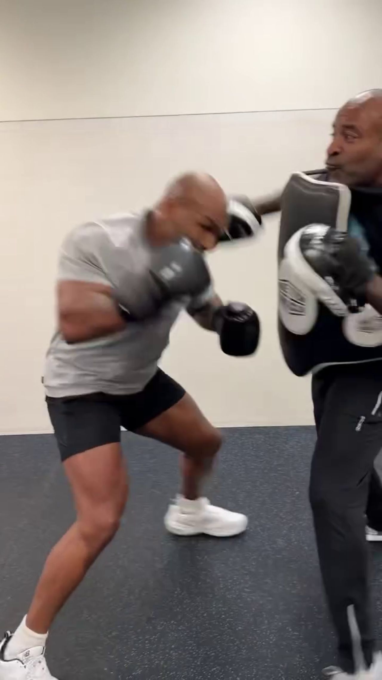 Ca la 20 de ani! Mike Tyson se pregătește ca un spartan pentru ultimul meci al carierei_4