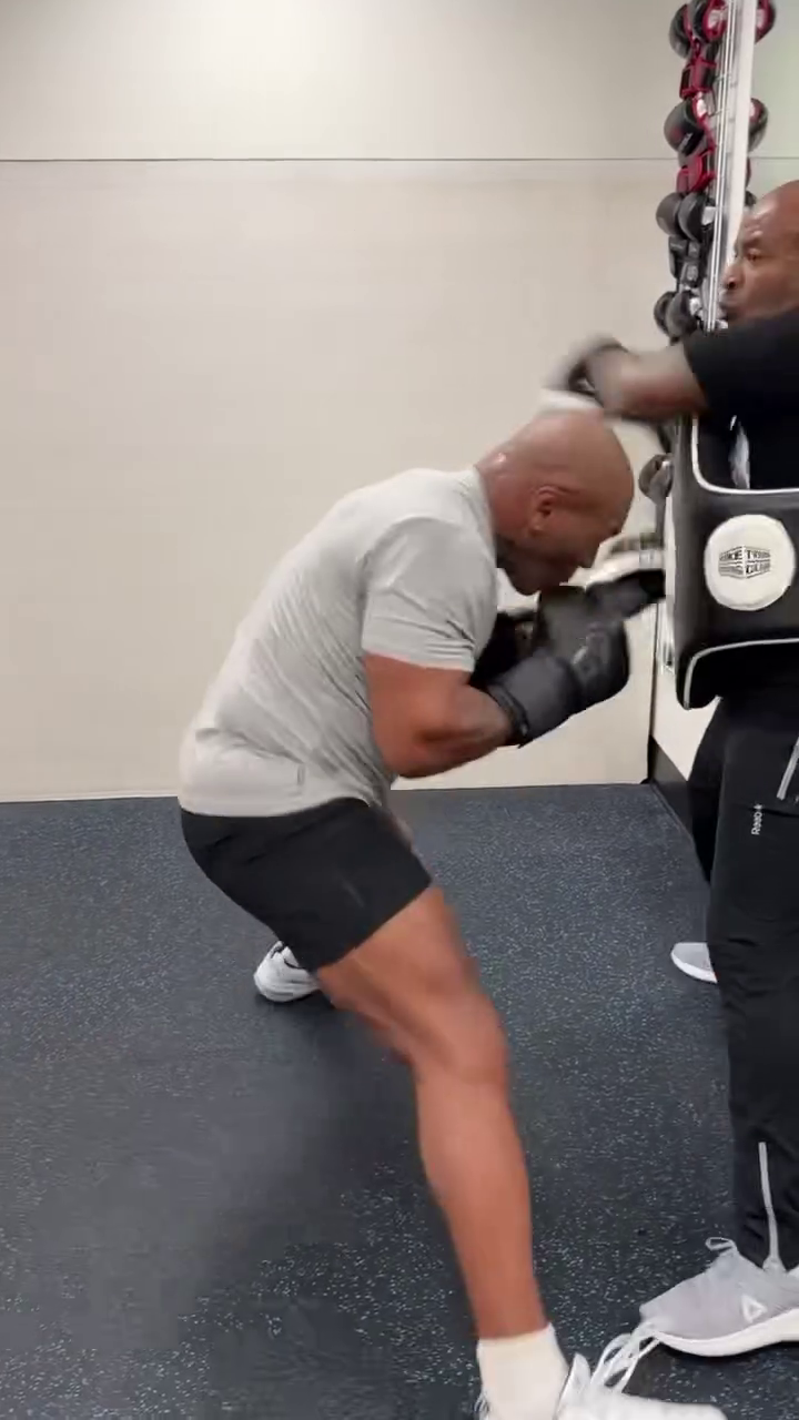 Ca la 20 de ani! Mike Tyson se pregătește ca un spartan pentru ultimul meci al carierei_8