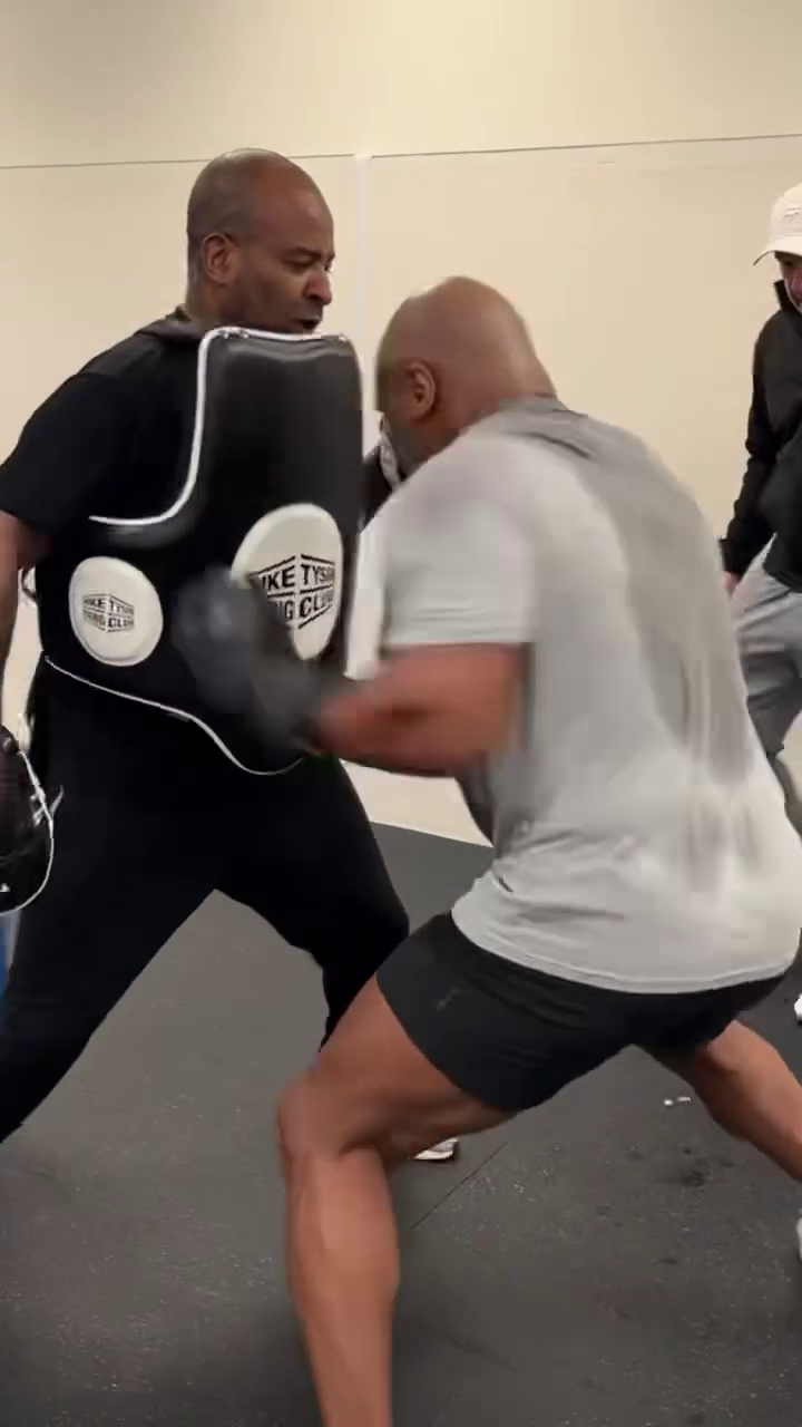 Ca la 20 de ani! Mike Tyson se pregătește ca un spartan pentru ultimul meci al carierei_10
