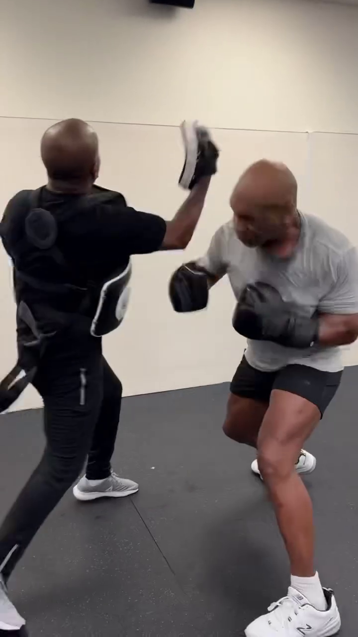 Ca la 20 de ani! Mike Tyson se pregătește ca un spartan pentru ultimul meci al carierei_15