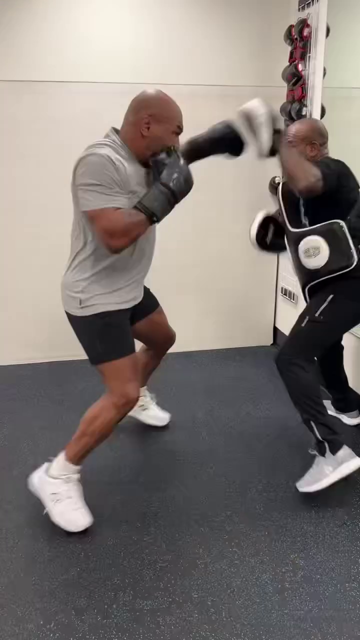 Ca la 20 de ani! Mike Tyson se pregătește ca un spartan pentru ultimul meci al carierei_16