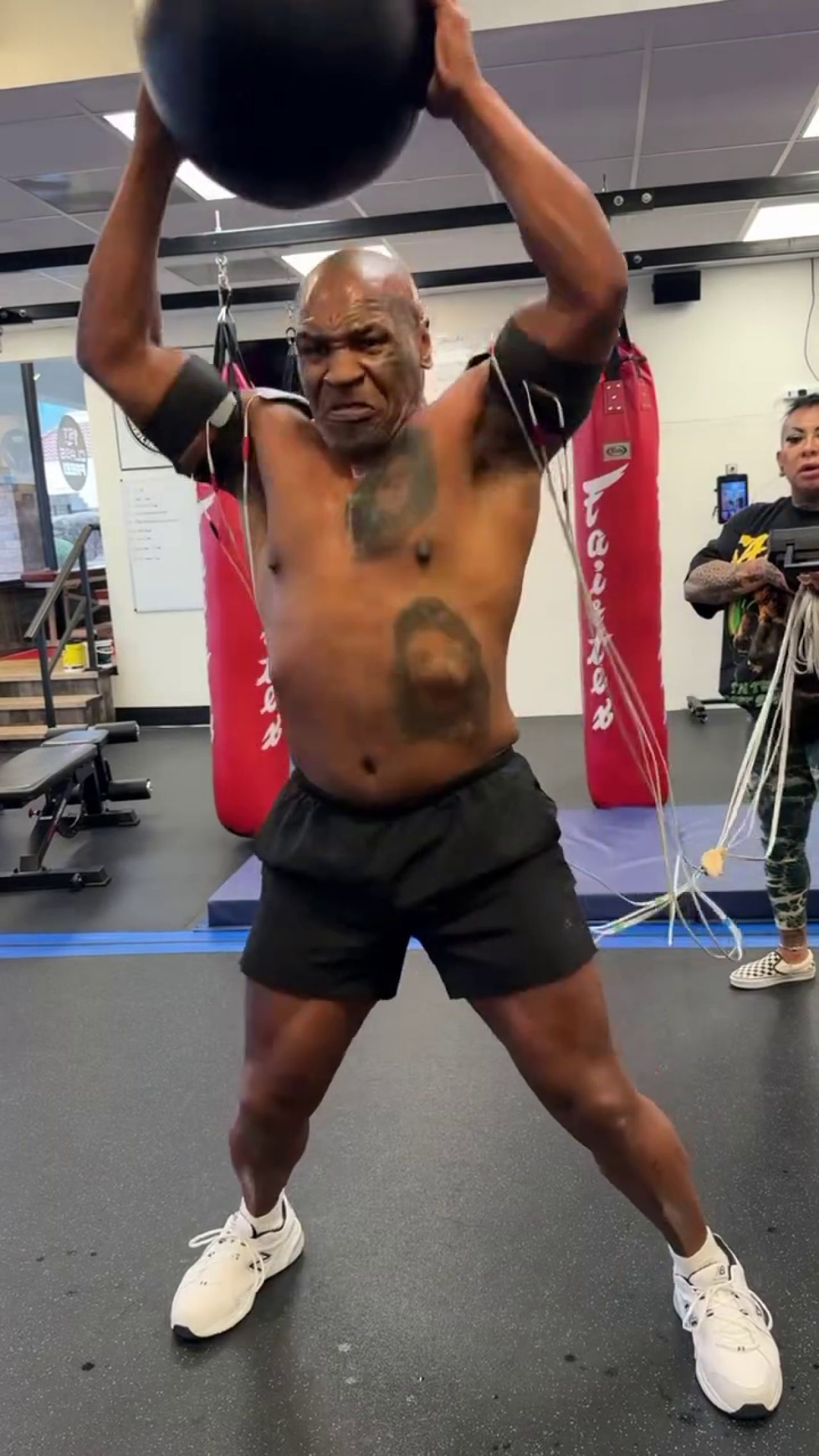 Ca la 20 de ani! Mike Tyson se pregătește ca un spartan pentru ultimul meci al carierei_28
