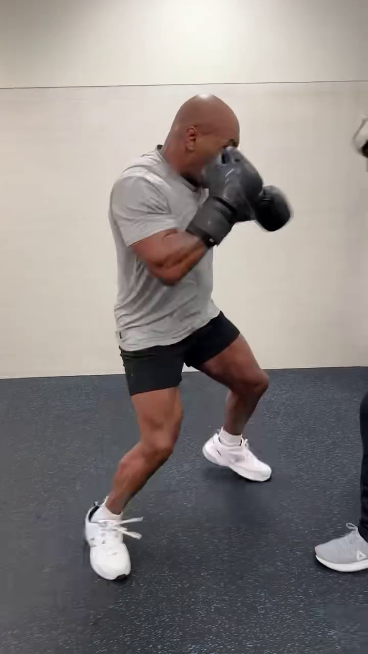 Ca la 20 de ani! Mike Tyson se pregătește ca un spartan pentru ultimul meci al carierei_33