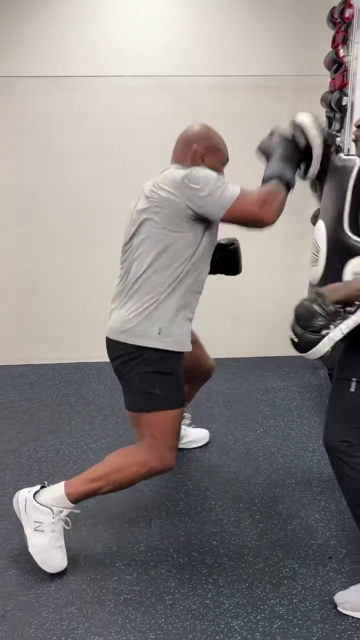 Ca la 20 de ani! Mike Tyson se pregătește ca un spartan pentru ultimul meci al carierei_34