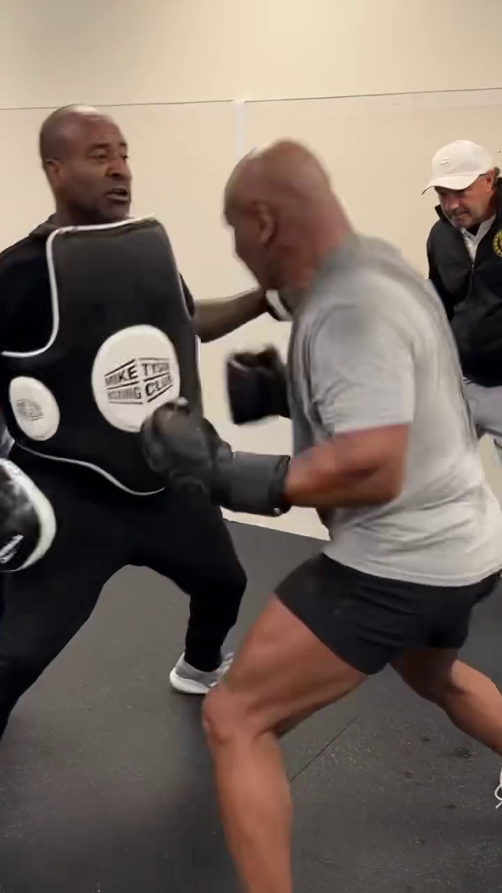 Ca la 20 de ani! Mike Tyson se pregătește ca un spartan pentru ultimul meci al carierei_38