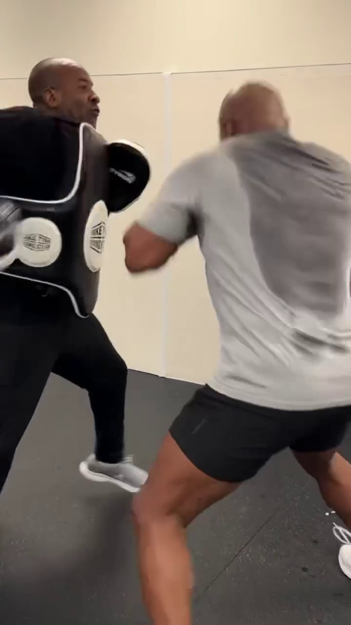 Ca la 20 de ani! Mike Tyson se pregătește ca un spartan pentru ultimul meci al carierei_39