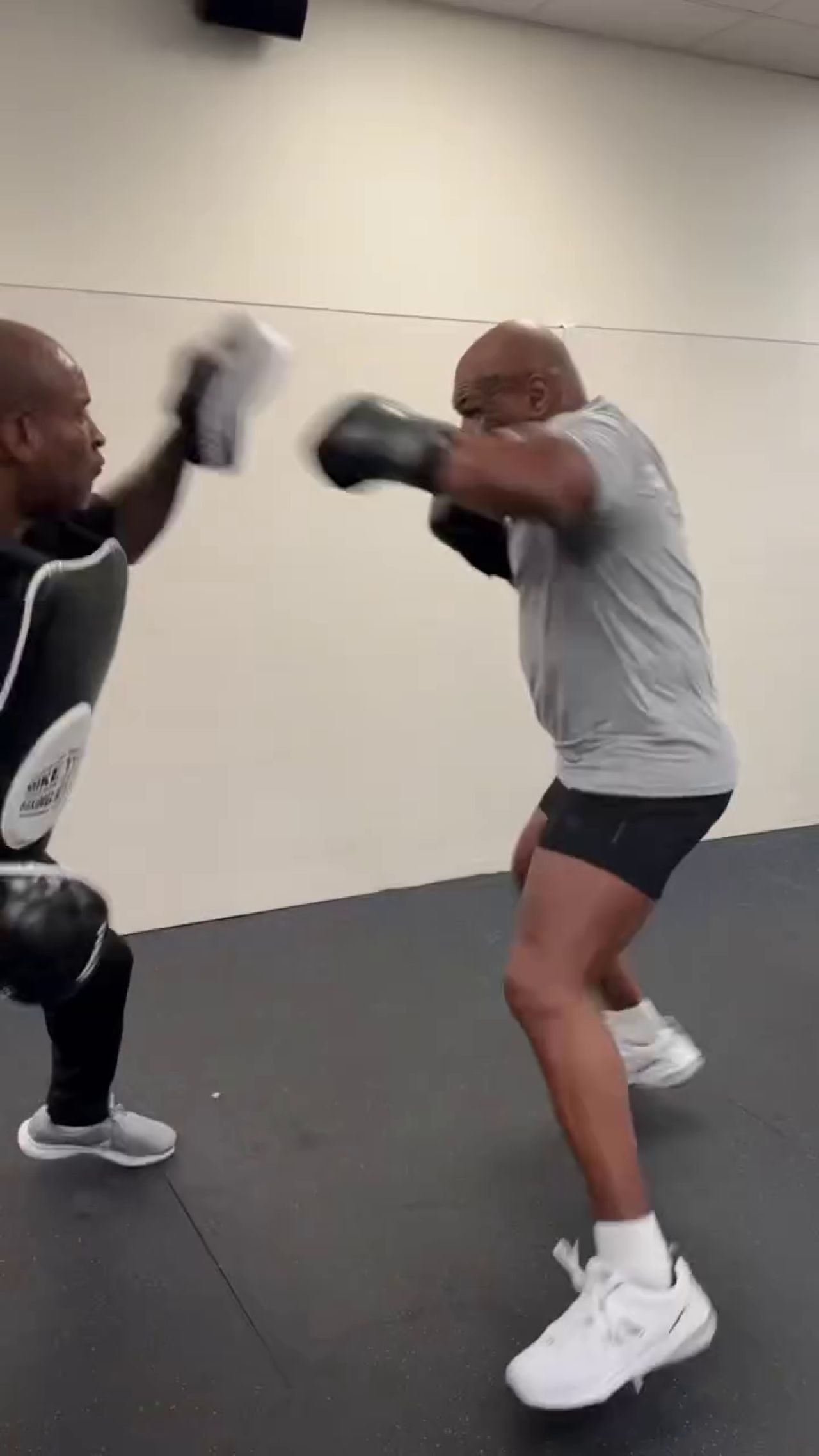Ca la 20 de ani! Mike Tyson se pregătește ca un spartan pentru ultimul meci al carierei_41