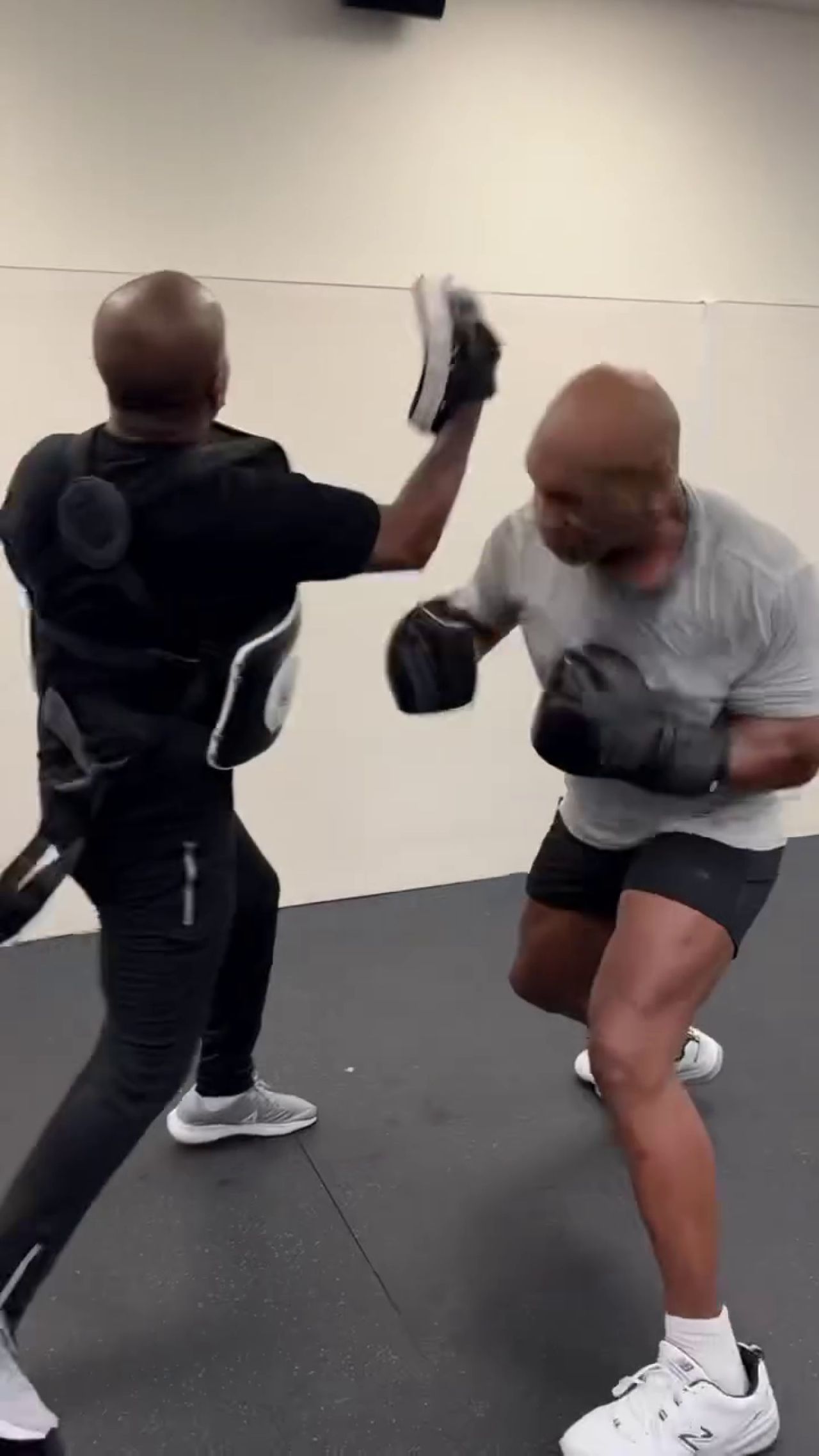 Ca la 20 de ani! Mike Tyson se pregătește ca un spartan pentru ultimul meci al carierei_42