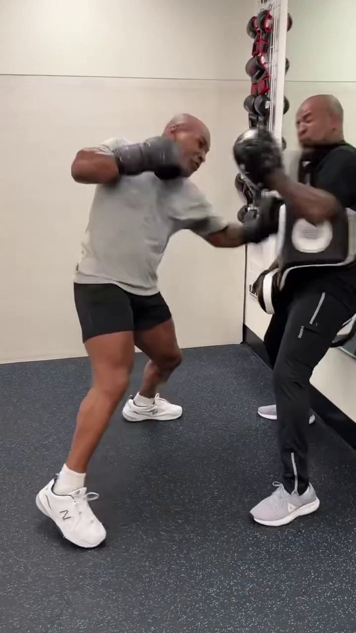 Ca la 20 de ani! Mike Tyson se pregătește ca un spartan pentru ultimul meci al carierei_45