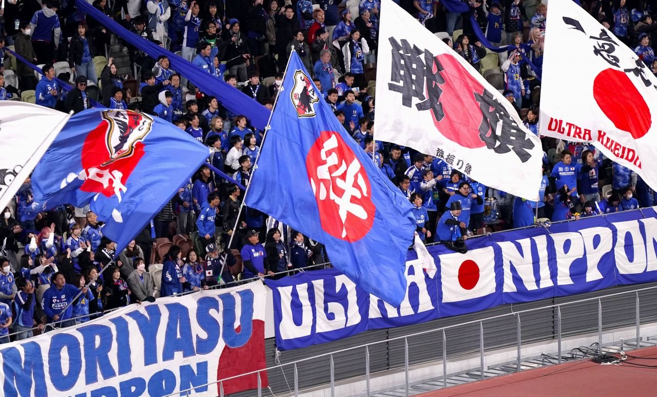 Cel mai crâncen meci din lume: Coreea de Nord și-a adus la Tokyo starul dispărut și a jucat cu 4.000 de fani în tribune_10