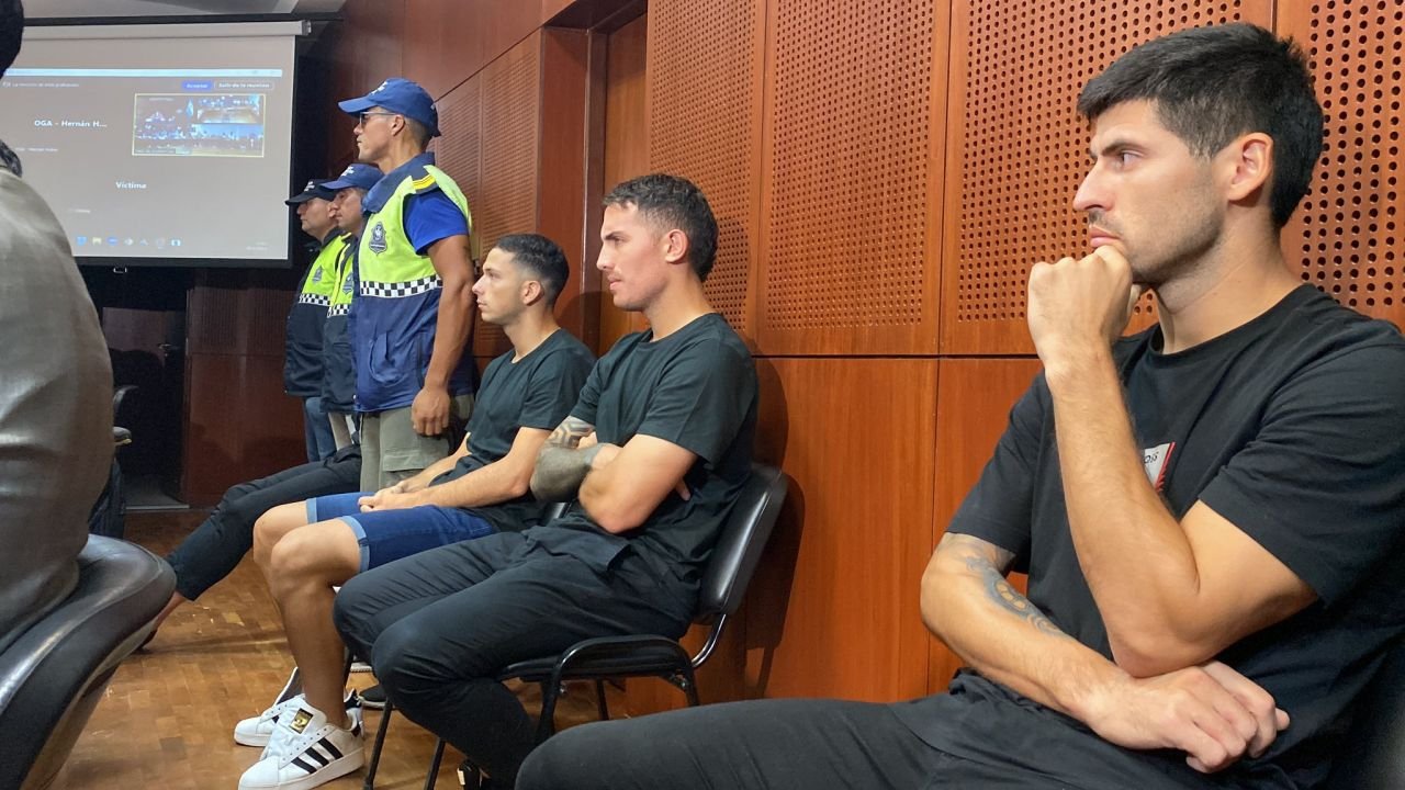 Patru jucători din prima ligă, acuzați că au violat o jurnalistă de 24 de ani: „Te-ai distrat bine, nu te întrista!”_5