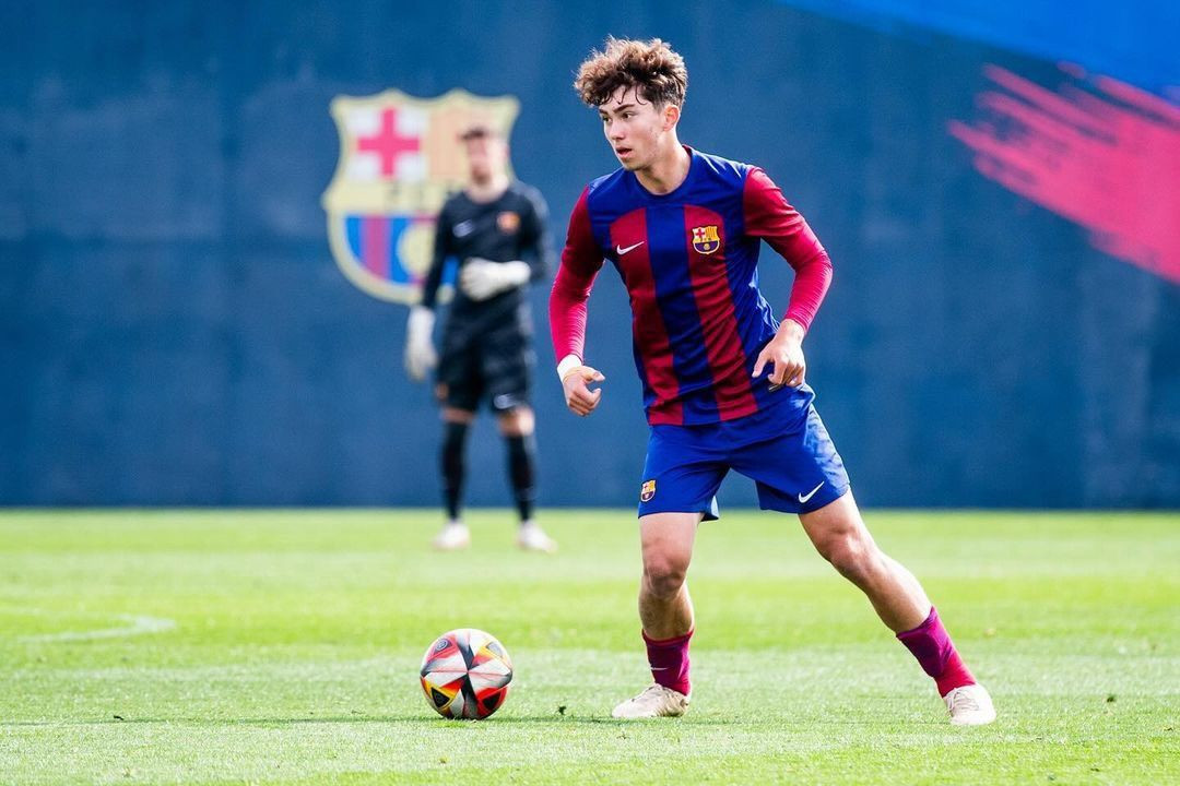 Următorul star adus de Barcelona din La Masia e un rom&acirc;n de 17 ani: &bdquo;Xavi și Laporta sunt realmente surprinși!&rdquo;