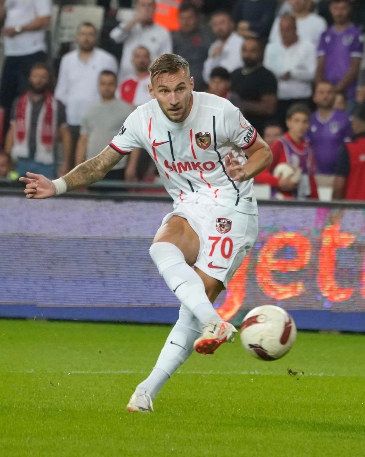 Veste excelentă pentru România! După Radu Drăgușin, un alt român poate ajunge în Premier League _11