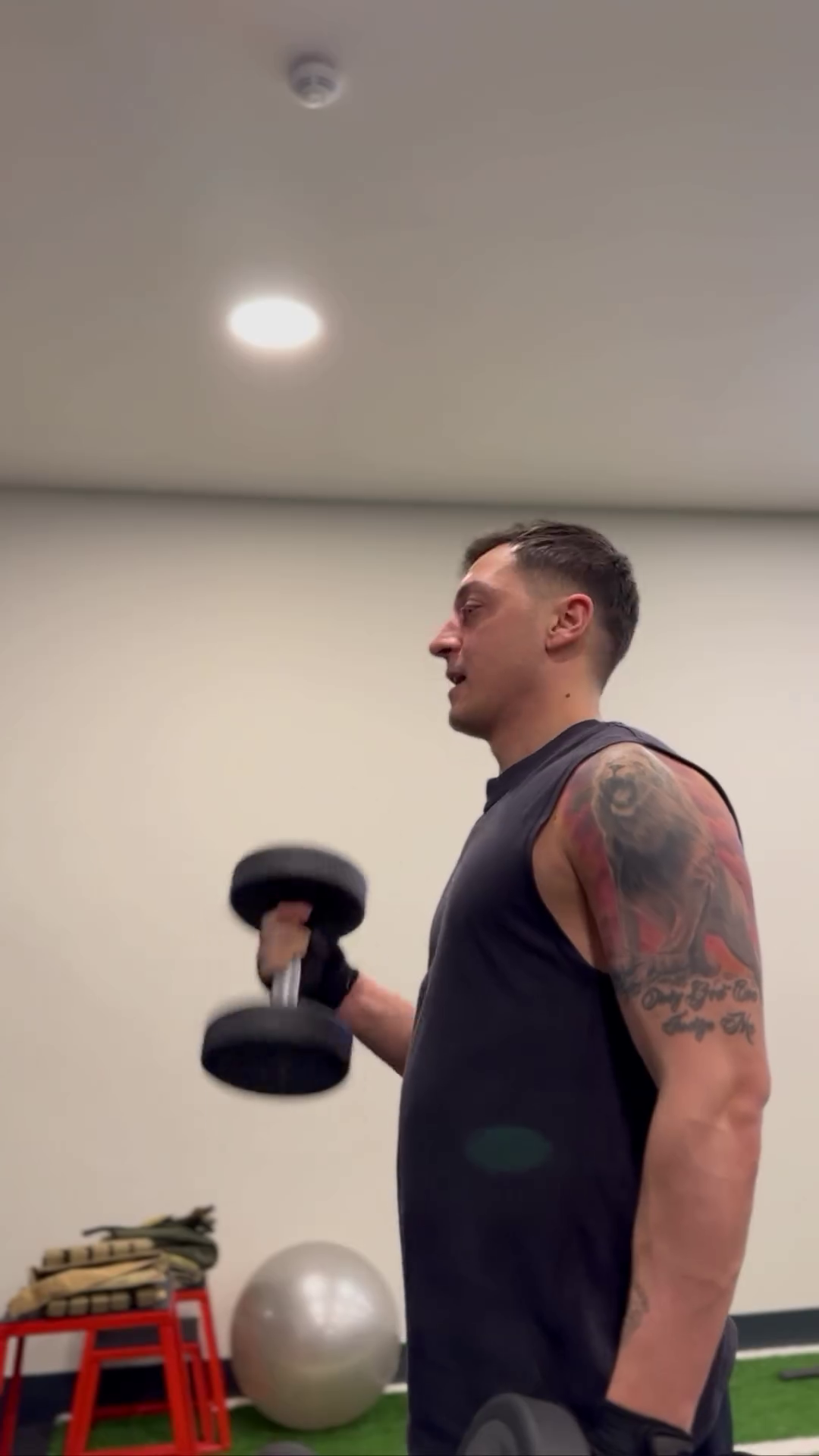 Mesut Ozil, transformare fantastică la fix un an de la retragerea din fotbal_13