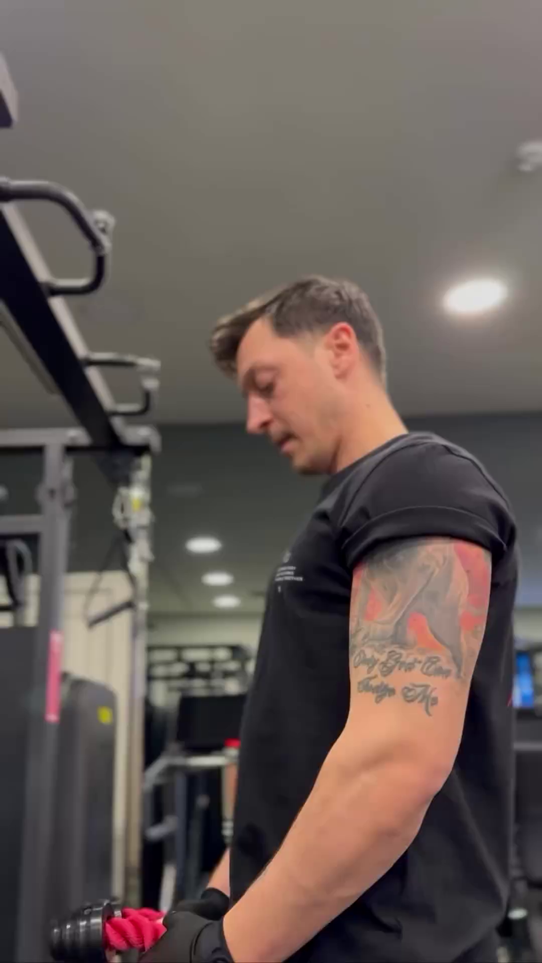 Mesut Ozil, transformare fantastică la fix un an de la retragerea din fotbal_21