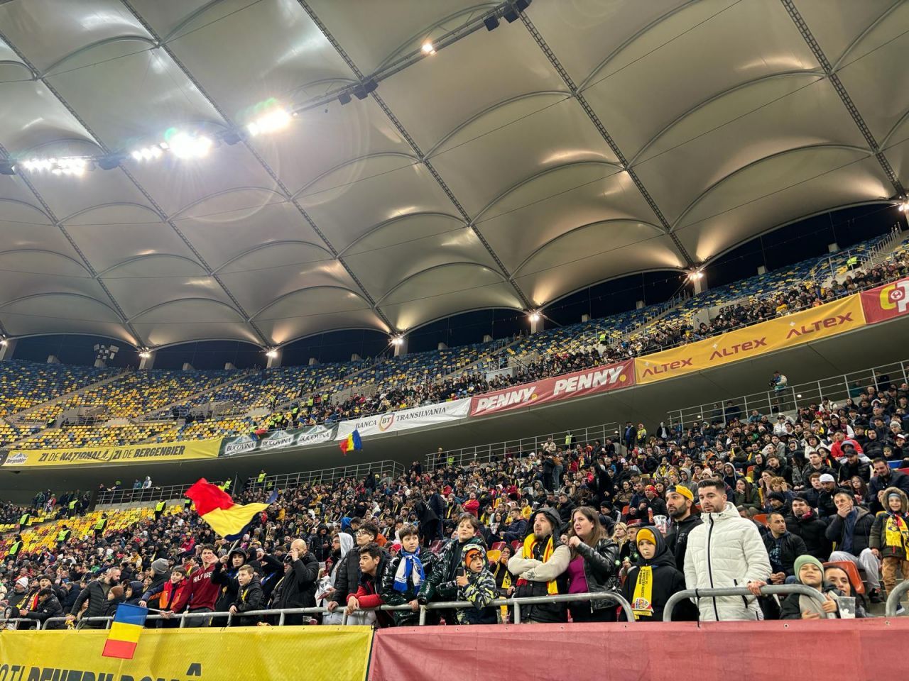 Câți fani au asistat la meciul dintre România și Irlanda de Nord, pe Arena Națională_2