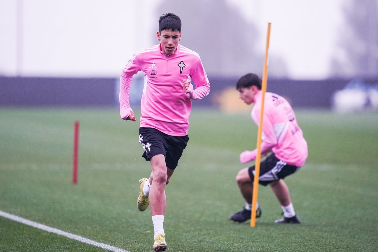 Starul României U18 e născut în Spania, a fost crescut de Barcelona și joacă la Celta Vigo: „Modelul meu e Mbappe!”_13