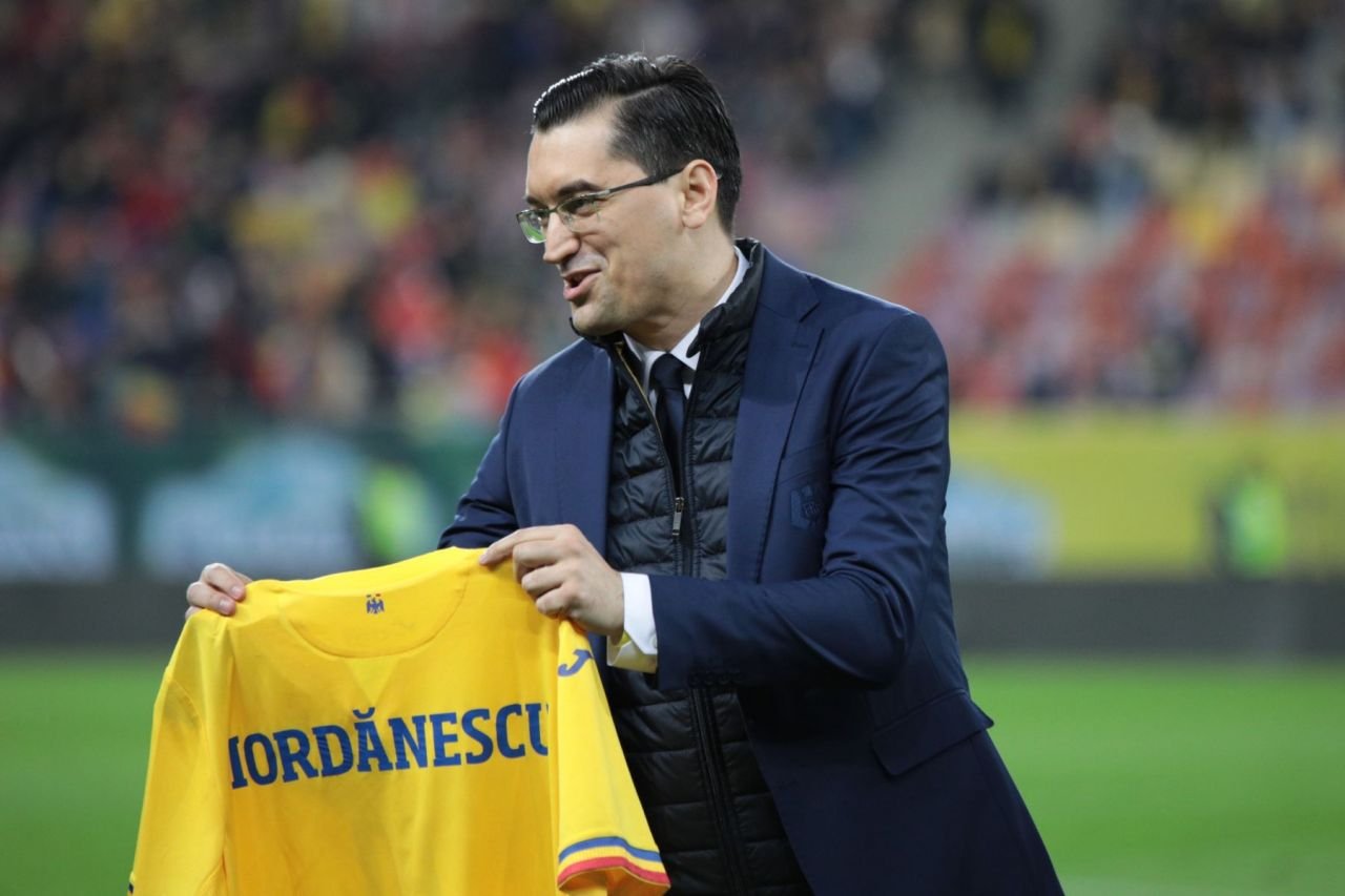 Gică Hagi, mai ovaționat de public decât Ianis Hagi, la meciul cu Irlanda de Nord. Cum a fost posibil_10