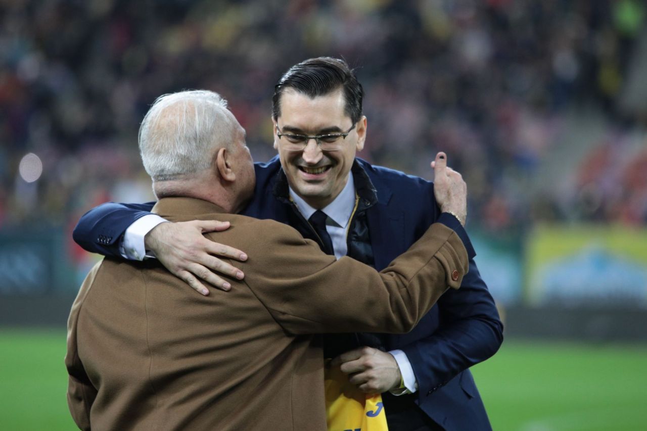 Gică Hagi, mai ovaționat de public decât Ianis Hagi, la meciul cu Irlanda de Nord. Cum a fost posibil_12