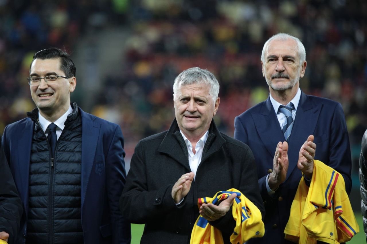 Gică Hagi, mai ovaționat de public decât Ianis Hagi, la meciul cu Irlanda de Nord. Cum a fost posibil_29