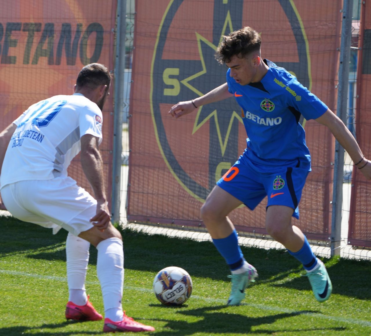 FCSB, remiză în amicalul cu Gloria Buzău! Liderul a luat gol chiar de la jucătorul împrumutat + Chiricheș, titular și căpitan_3