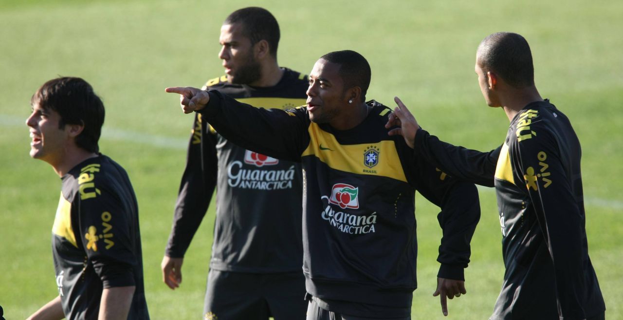 Ce a spus selecționerul Braziliei despre violatorii condamnați Dani Alves și Robinho_4